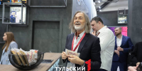 Никас Сафронов пригласил в гости девочку, нарисовавшую “Смешариков”  в Болохово - ТК Первый Тульский