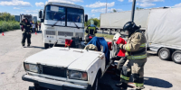 Лоб в лоб, огонь и люди в западне: МЧС отработали спасение в Сызрани - КТВ-ЛУЧ