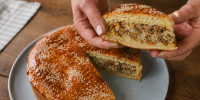 Замешиваем мягкое тесто и прячем внутрь мясо с рисом: пирог выходит высоким и сытным - Кубанские Новости
