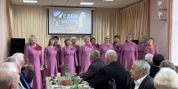Тёплую встречу в клубе «Под зелёным абажуром» провели в Кировском районе в преддверии Дня шахтёра - Администрация города