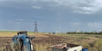 Под Сорочинском грузовик опрокинулся в кювет, водитель госпитализирован - Time56.Ru