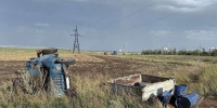 В Сорочинском округе грузовик съехал в кювет и опрокинулся, пострадал водитель - ProOren.Ru