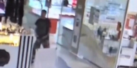 Полицейские Нягани раскрыли кражу дорогого парфюма в торговом центре - Комсомольская Правда