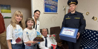Сотрудники Главного управления поздравили с юбилеем ветерана Великой Отечественной войны - УФССП