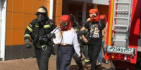В Орле пожарные отработали тушение в школе - Комсомольская Правда