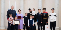 Губернатор Денис Паслер рассказал многодетным семьям о новой Уральской демографической доктрине - Газета Нейва