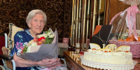 Ветеран Уральской Стали Нина Черкасова отметила 100-летний юбилей - НоКС ТВ