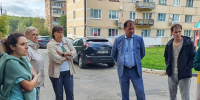 Выездной осмотр двора в мкр. Барыбино: обсудили с жителями важным вопросы - Администрация г. Домодедово