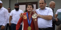 Чемпиону мира по вольной борьбе Магомеду Магомедову подарили новый автомобиль - РИА Дагестан