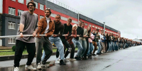 В Санкт-Петербурге 6 рабочих саратовского завода участвовали в съемках фильма - Четвертая Власть