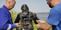 Водоросли, ветки, грунт и мусор очищают водолазы АО «ОКО» с оголовков для повышения надежности подачи холодной воды жителям заречной части города - Администрация г. Нижний Новгород