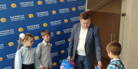Депутат городской Думы Андрей Зачупейко вручил школьные наборы 11 семьям - Городская Дума