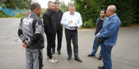 Юрий Фисенко проверил качество ремонтных работ жилого дома в Кожино - Рузский городской округ
