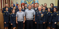 Временно исполняющий обязанности начальника УФСИН России по Тульской области вручил выпускникам ведомственных вузов первые служебные удостоверения - УФСИН