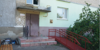 В Свердловске обустроили пандус у дома ветерана СВО - Администрация города Свердловска и Свердловского района