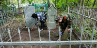 Библиотекари и участники клуба Патриот провели акцию Нет забытых могил - Пачелмский район
