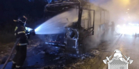 Автобус, полыхавший на Мурманском шоссе, потушили - Spbdnevnik.ru