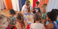 Молодой депутат Тихорецкого района устроила праздник ко Дню государственного флага для дошкольников - Smi.Kuban.Info