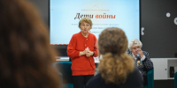Не обошлось без слез: как в Мурманске встретились дети войны и молодежь - Вечерний Мурманск
