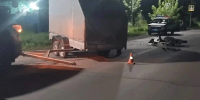 В Прокопьевске подросток на байке врезался в припаркованный прицеп - Prokopievsk.ru