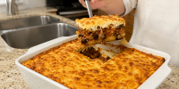 Мусака с баклажанами и мясным соусом: запекаем слоями под густым бешамелем - Кубанские Новости