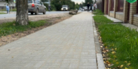 Глава округа Владимир Носков лично убедился в качестве нового тротуара на улице Хабарова (участок от ул. Виноградова до дома 19а). - Великоустюгский муниципальный округ