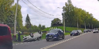 Видео: В Смоленске у танка опрокинулся автомобиль - Смоленск 2.0
