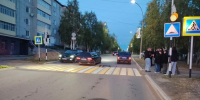 В Усинске девочка на электросамокате попала под машину - Bnkomi.Ru