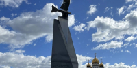 С любовью к родному городу и уважением к подвигу. Тольяттинцы высадили розы у памятника погибшим военнослужащим - ТК ТОЛЬЯТТИ 24