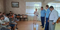 На Ставрополье прокуроры приехали в детский дом с проверкой и поздравлениями - Вечерний Ставрополь