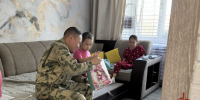 Военнослужащие АОСН помогли собраться к школе маленьким кызылчанкам - Росгвардия