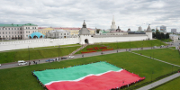 В Казани развернули самый большой флаг Татарстана - Единая Россия