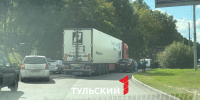 На Калужском шоссе в Туле столкнулись фура и легковушка - ТК Первый Тульский