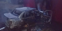 Пожар в Гагарине уничтожил гараж и два автомобиля - Смоленская газета