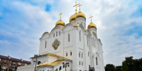 В праздник Успения Пресвятой Богородицы митрополит Александр совершил Божественную литургию в Брянском кафедральном соборе - Брянская Епархия