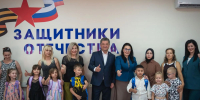 Депутат Госдумы Ринат Аюпов в рамках акции «Собери ребёнка в школу» передал рюкзаки с канцелярией первоклассникам из семей участников СВО - Единая Россия