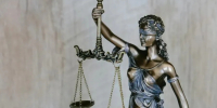 Суд отказал петербурженке, упавшей в театре после спектакля | ФОТО Tingey Injury Law Firm on Unsplash - С.-Петербургские ведомости