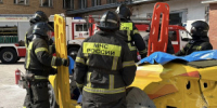 В Тольятти подразделения 31-го пожарно-спасательного отряда совместно со специалистами Центра медицины катастроф отработали действия при ликвидации последствий дорожно-транспортного происшествия. - НИА Самара