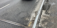 На Ленинградском мосту в Омске поплыл асфальт - СуперОмск