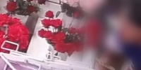В Новосибирске задержали мужчину за кражу букета из цветочного магазина - Сиб.фм