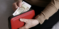 Пенсии в сентябре повысят россиянам старше 80 лет и инвалидам I группы - Вечерняя Москва