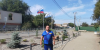 Память и гордость: в посёлке Свободный обновили флаги рядом с мемориалом погибшим в СВО - ЛДПР