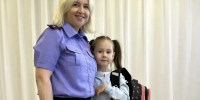 Офицеры СК поздравили воспитанницу подшефного детского дома с началом школьной жизни - Следственный комитет