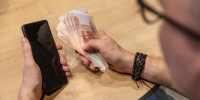 Предложили продлить договор: мошенники украли у кировчанина 330 тысяч рублей - Комсомольская Правда