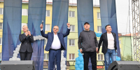 Руководитель по развитию производства горных работ ЗФ «Норникеля» и руководство города со сцены поздравили норильчан с Днём шахтёра - Северный город