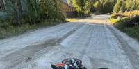 питбайк лежит на дороге - Петрозаводск говорит