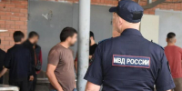 В Волгограде 23 иностранца доставлены в полицию после рейда на оптовой базе - Волга-Медиа