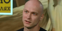 Актер Юрий Борисов поднялся на крышу павильона «Космос» на ВДНХ - Петербургский дневник