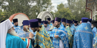 Митрополит Сергий совершил малое освящение Спасского собора и возглавил Божественную литургию - Алтайская митрополия