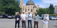 «Будь в курсе!»: волонтёры встретились с жителями после пятничной молитвы - Избирательная комиссия